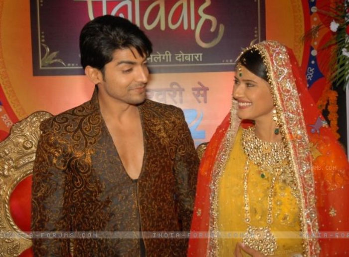 182064-gurmeet-choudhary-and-kratika-sengar