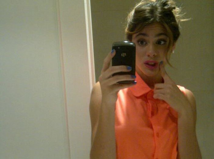 q0pOu1aMZ6k - Martina Stoessel