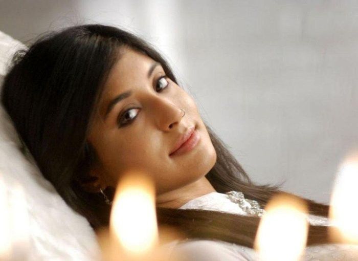 Kritika_Kamra_lying_with_candles