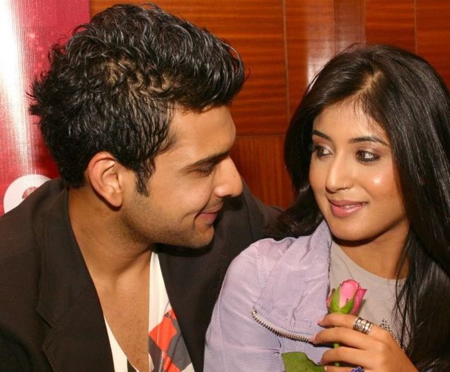 Kritika_Kamra_Karan_Kundra_romantic