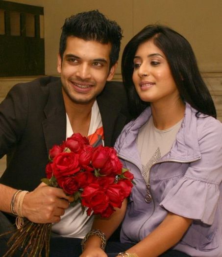 Kritika_Kamra_Karan_Kundra_rose