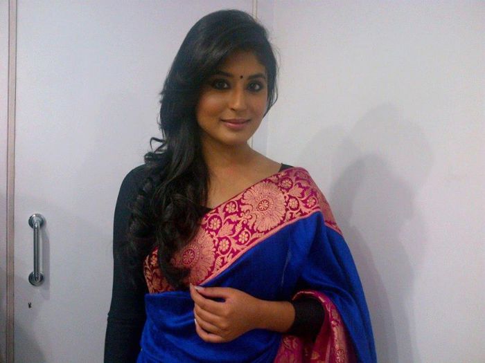 44930_466340653408273_1215013902_n - Kritika Kamra