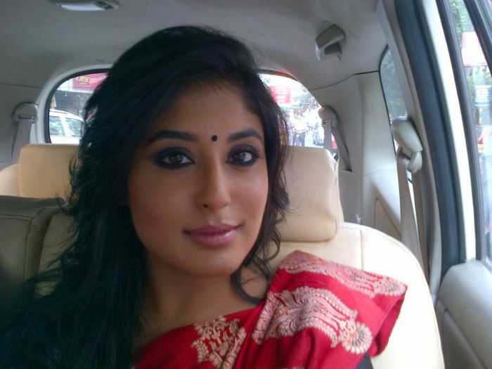 556785_466340040075001_1652970010_n - Kritika Kamra