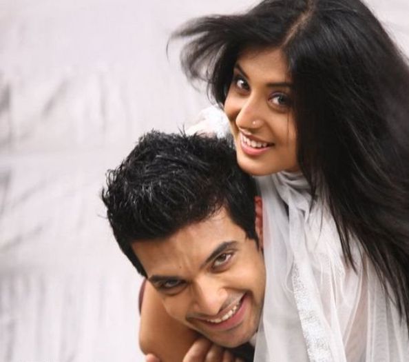 Kritika_Kamra_Karan_Kundra_cozy_pic