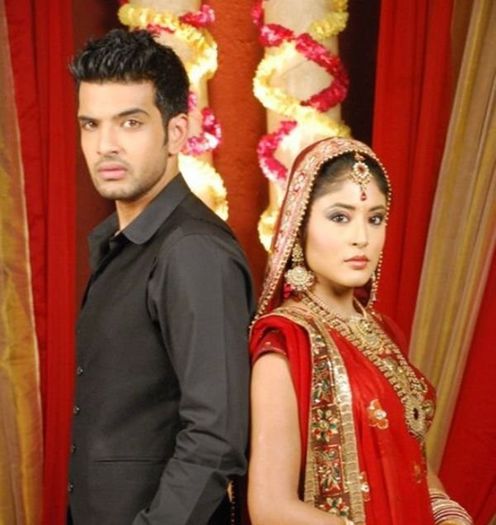 Kritika_Kamra_Karan_Kundra_traditional_dress