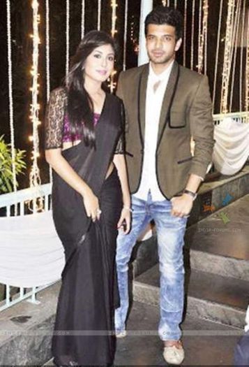 173513-karan-kundra-and-kritika-kamra-at-shabbir-and-kanchi-wedding-re