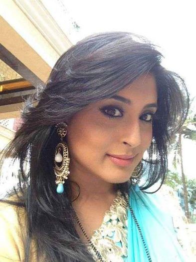 935407_637918736237604_2053979945_n - Kritika Kamra