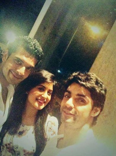 969288_638331812862963_793148925_n - Kritika Kamra