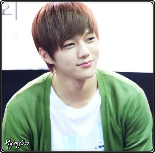 ∞ .. Bye. >:P .. Waa,ce ma cunosti. o.o .. Am plecat sii eu..noapte buna. >:P .. ^pleaca sus^ ..