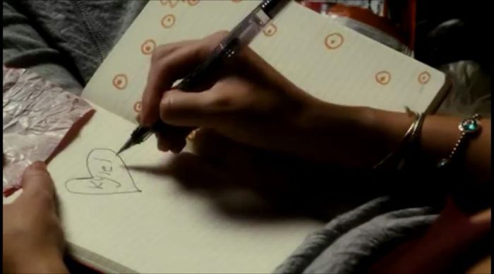 Scria ceva in jurnal cand se auzi soneria;) - movie 2-TERMINAT