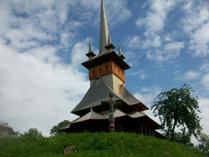 Biserica catolica din Desesti - Obiective turistice