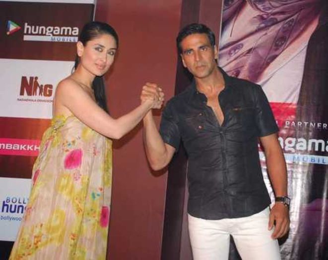 1246524146241-kareena kapoor