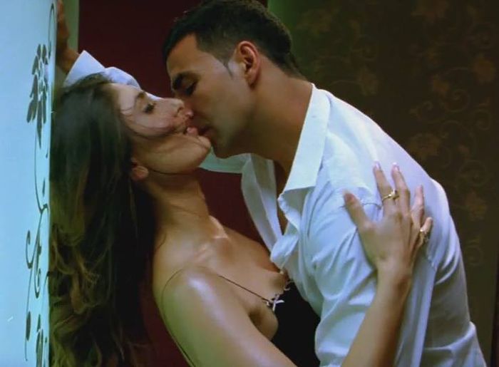 998264_264404723701787_884176234_n - Akshay Kumar