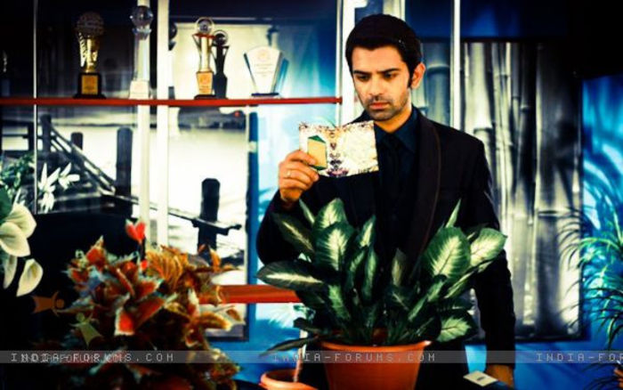 17 - Barun Sobti aka Arnav Singh Raizada-ASR