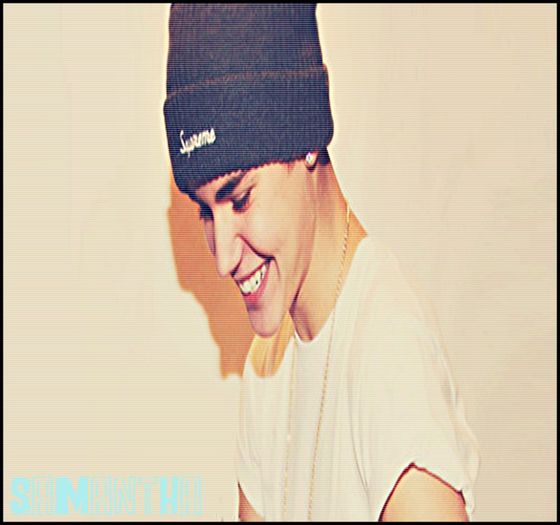 * se ridica ;; isi pune un caiet pe banca :-?? *