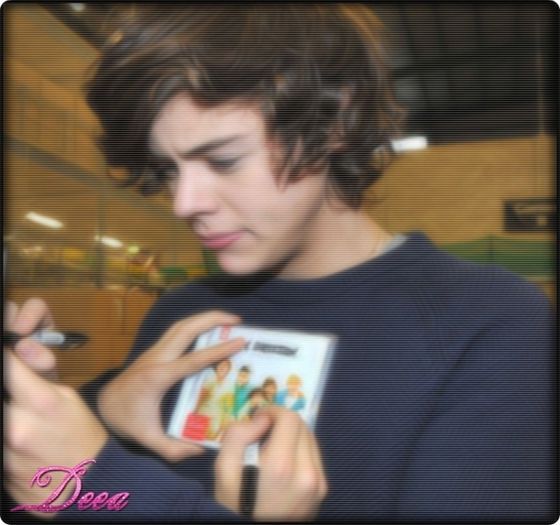 Pfff =)) Puteai mai bine ;) * bea suc ;; se uita in continuare urat la Josh *