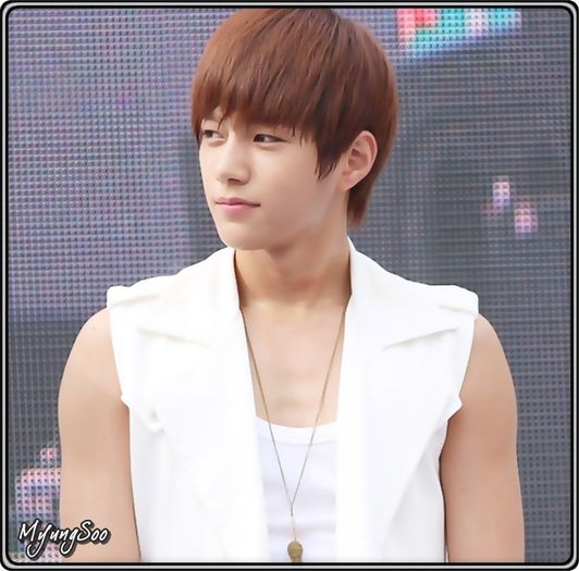 ∞ .. Auzi la ea. >:P .. Sunt inocent. :"> .. JungAh,ti se pare ca avem..pene? :-" .. :)) ..