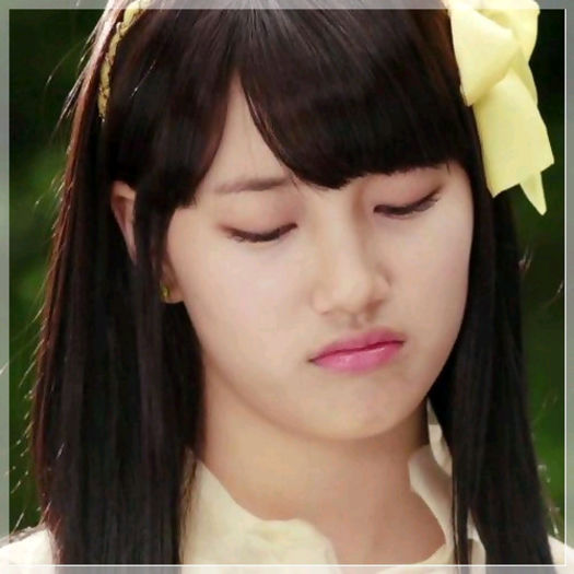 (*) ..Nuuu.. Tu esti oppa.. nu pasare.. :o3 ..E mai bine decat sa fie mut.. :-" ..:D.. :))