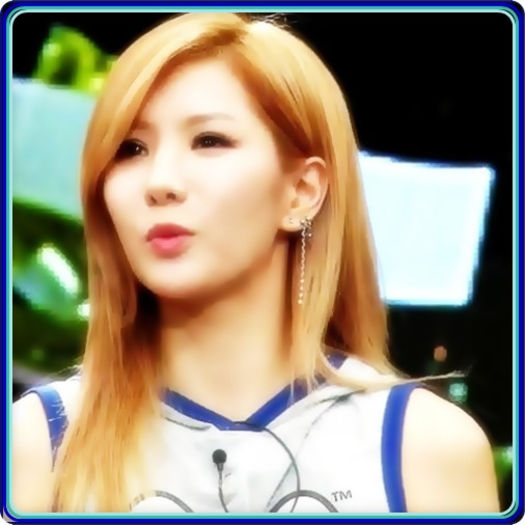 • Ok..:))Mersi..:))In fine..am plecat..noapte buna :)Si noapte buna, papagalule >:P :)) [pleaca sus]