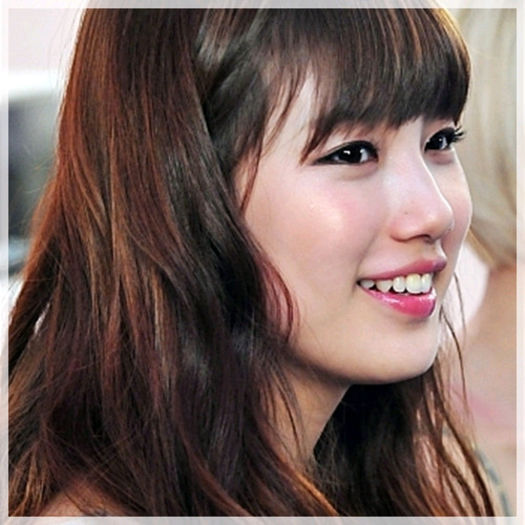 (*) ..Invat meseria de a minti.. :-" .. [se ridica] ..:o3 ..Vrea ceva oppa de la bucatarie? :-? ..:D