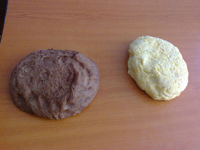 Cornulete in doua culori (cacao si vanilie) - cu gem de gutui