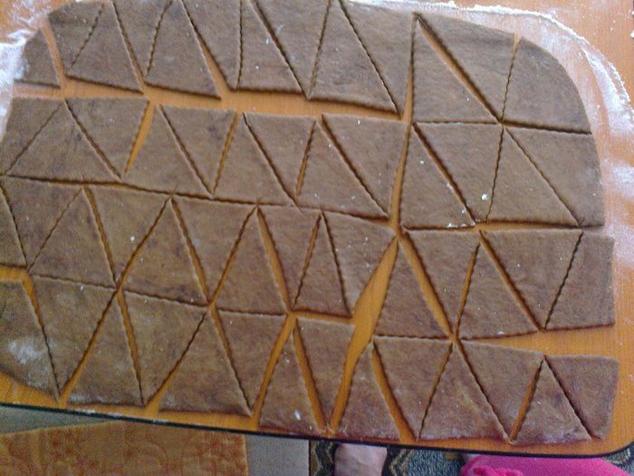 Cornulete in doua culori (cacao si vanilie) - cu gem de gutui