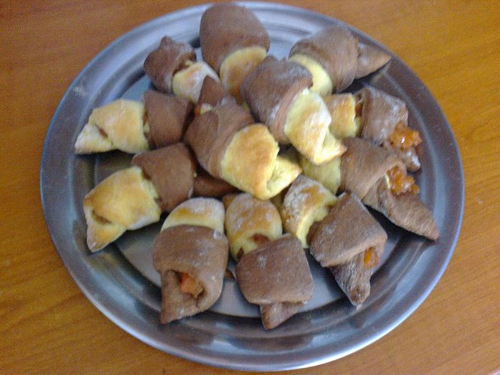 Cornulete in doua culori (cacao si vanilie) - cu gem de gutui - Culinar 1