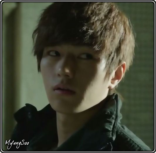 ∞ .. ^tresare+se uita la ea^ .. :| .. Femeie nebuna. x_x .. ^se uita la JA^ .. :-L .. :)) ..