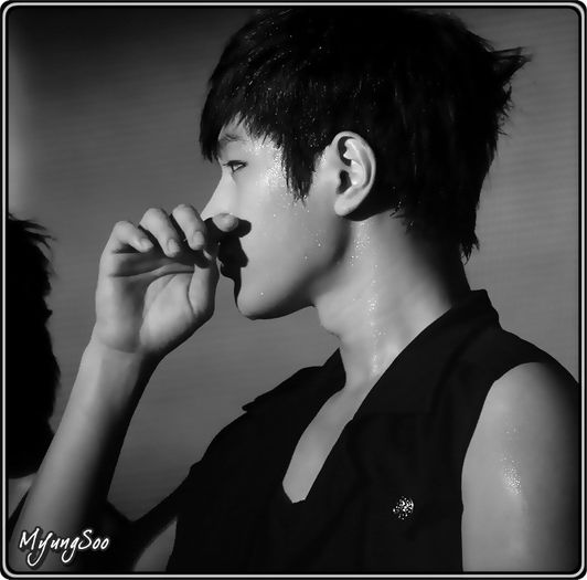 ∞ .. ^se trezeste+isi freaca ochii :))^ .. Neatza JungAh. (:| ..