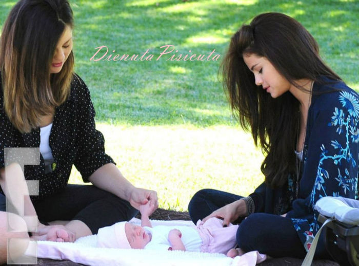 3 - Selena with her little sister Gracie Elliot Teefey