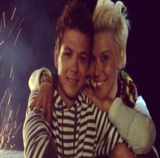 ;; [o ia pe sara in brate] m - a facut catel ;3 [baga botiic] #Sara