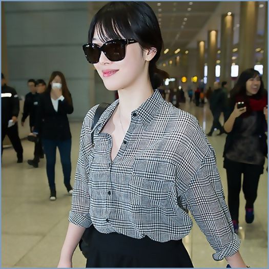 ` .. [intra] .. Ahh,nim..[se uita pe terasa] .. Aaa,heii Ji Min. :) .. [ii face cu mana;se pune jos] - l - x - Episodul 55 - x - l