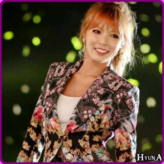 ^o^ ..:) ..[se pune pe parchet] ..Wai.. Doar fete.. si`un singur baiat? :-? .. - l - x - Episodul 55 - x - l