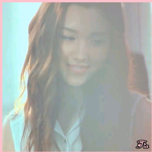 (~) ..Pai.. Este ziua ta.. :) ..Uite si de la mine ceva.. [ii da o plasuta   hug] - l - x - Episodul 55 - x - l