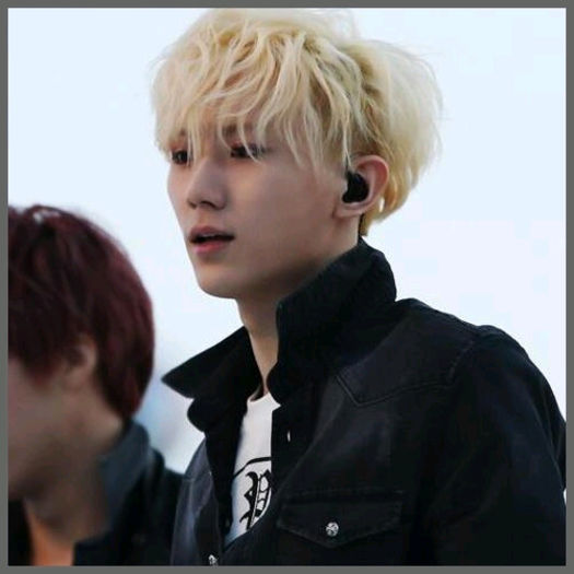 [:)] ..[intra cu o sticla de sampanie`n mana] ..La multi ani cu sanatate.. sa va dea Domnul.. - l - x - Episodul 55 - x - l