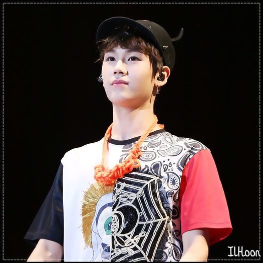 ♫ Pff. :)) [ia farfuria;se pune pe canapea;mananca]. - l - x - Episodul 55 - x - l