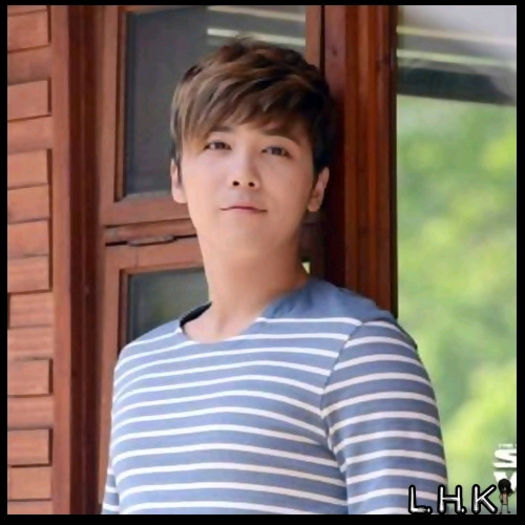 << ...[se uita la ceas] ...Ramai aici.. si te duc eu de dimineata la Paramount..