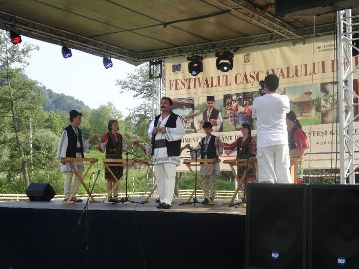 DSC07176 - festivalul cascavalului de bradulet 2013