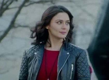ishkq in paris caps (1)