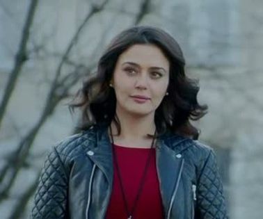 ishkq in paris caps (3)