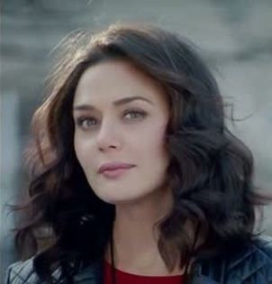 ishkq in paris caps (4)