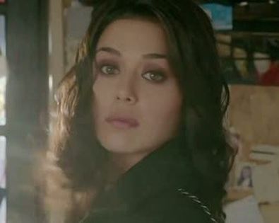 ishkq in paris caps (184) - Preity Zinta 09