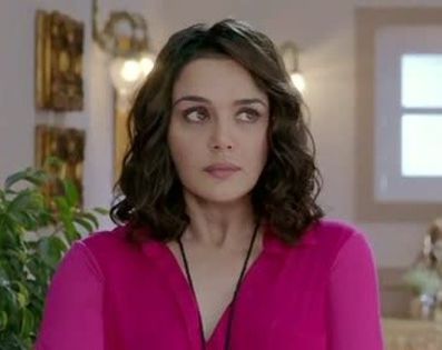 ishkq in paris caps (229) - Preity Zinta 09