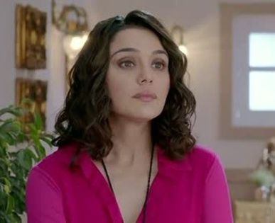 ishkq in paris caps (230) - Preity Zinta 09