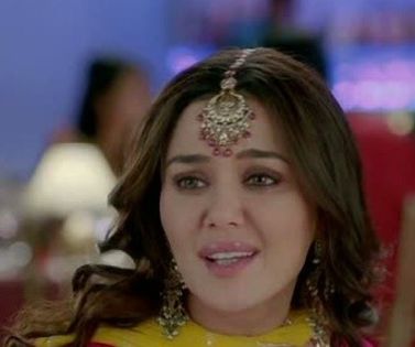 ishkq in paris caps (268) - Preity Zinta 09
