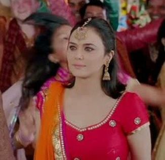 ishkq in paris caps (314) - Preity Zinta 09