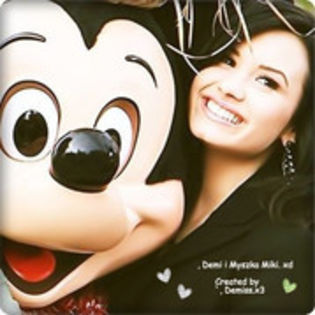 25777825 - Poze glitter cu Demi Lovato
