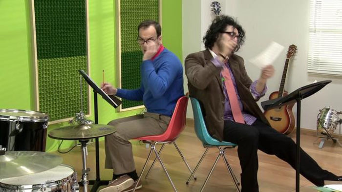 (cele 2 ii vazuse abia acum) G: Cred ca stiu eu ce vroia sa va spuna...; Aveti nota scazuta la purtare....Of...va iert ultima data...Era nervos la culme :D...
