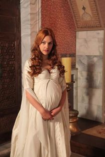 Meryem-Uzerli-Hurrem-muhtesem-yuzyil-30136215-400-600 - Hurrem