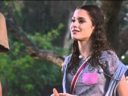 Mergea pe drum ingandurata ...(i.g. O nu...am uitat sa-l intreb cum il cheama :( ); Se uita dupa el...Dar era plecat.
